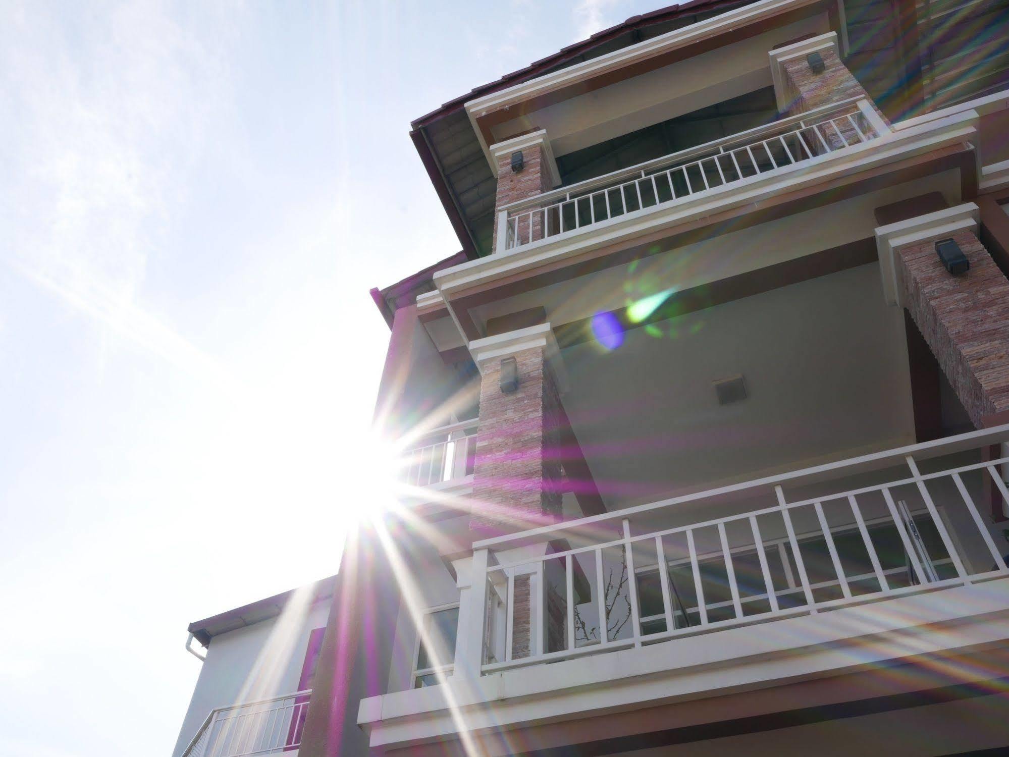 Blue Buddha Hotel Kampot Exterior photo